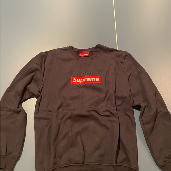 X-large supreme youth sweater. (Can fit adults size small-medium) - Picture 4 of 6